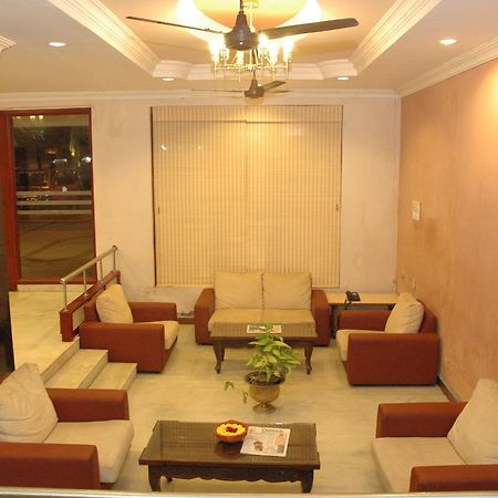 Hotel Saradharam 치담바람 외부 사진