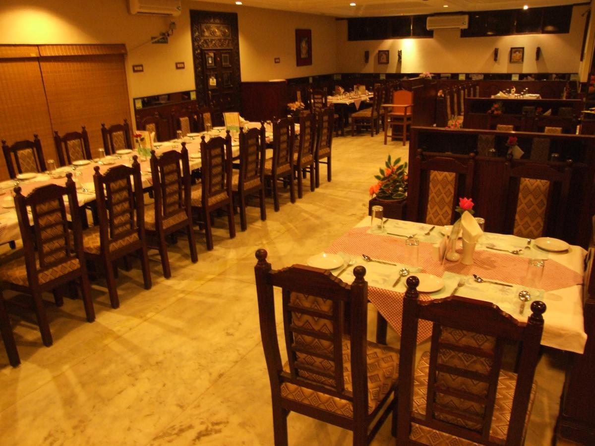 Hotel Saradharam 치담바람 외부 사진