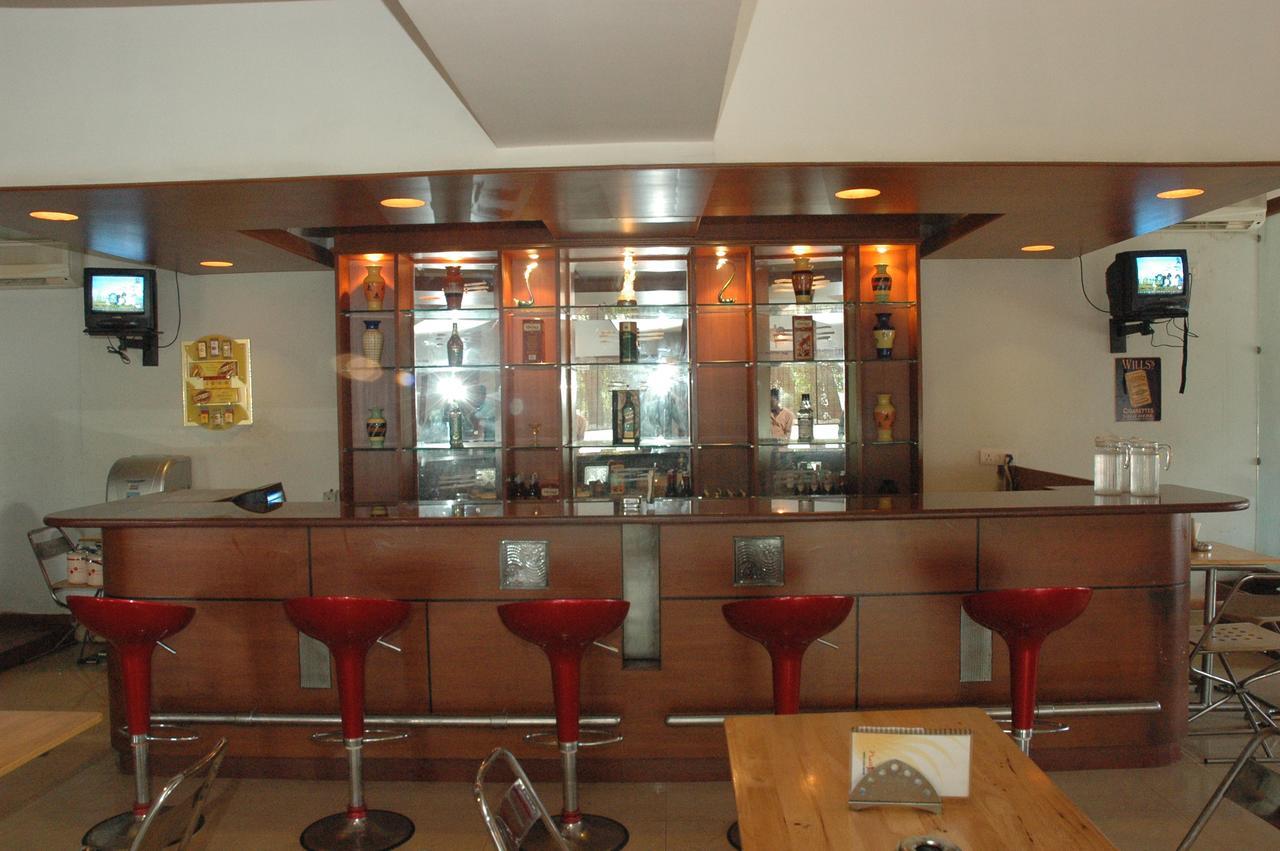 Hotel Saradharam 치담바람 외부 사진