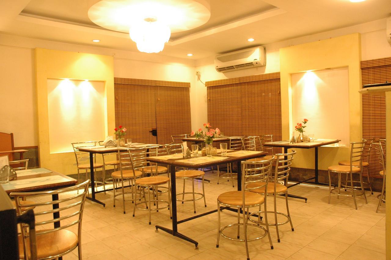 Hotel Saradharam 치담바람 외부 사진